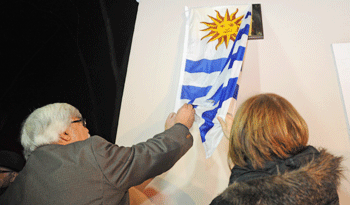 Bonomi y Muñoz descubren placa en sede de Inteligencia Policial