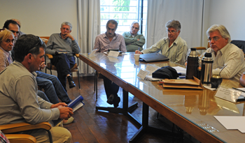 Ministro Tabaré Aguerre con organizaciones sociales de Canelones