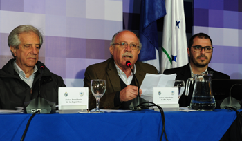 Intendente de Río Negro, Óscar Terzaghi, con el Presidente Tabaré Vázquez y prosecretario Juan Andrés Roballo