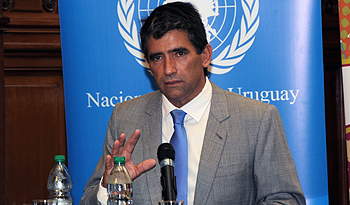 Raúl Sendic en la presentación de la publicación “Producción Legislativa con Equidad de Género y Generacional para la Legislatura 2010 -2015” Raúl Sendic en la presentación de la publicación “Producción Legislativa con Equidad de Género y Generacional para la Legislatura 2010 -2015”