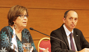 Ministra de Desarrollo Social, Marina Arismendi, junto al presidente de UTE, Gonzalo Casaravilla
