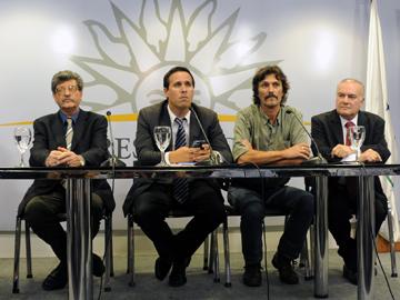 Autoridades en la presentación de la campaña