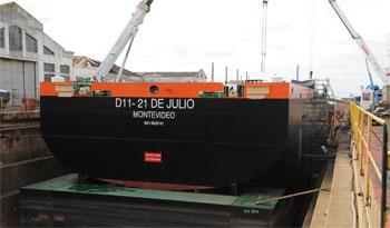 Popa de draga “21 de Julio” en muelle seco del Cerro de Montevideo