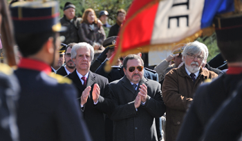 El Presidente Tabaré Vázquez presencia el acto oficial en Floria junto a otras autoridades