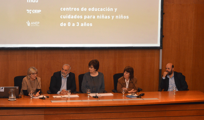 Autoridades en presentación de sistema de evaluación