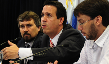 Prosecretario Diego Cánepa en conferencia de prensa por daminficados en el norte del país