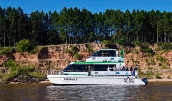 Buque destinado al turismo fluvial