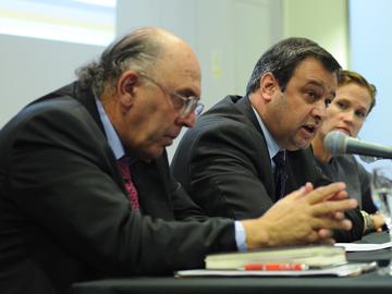 Autoridades en conferencia de prensa