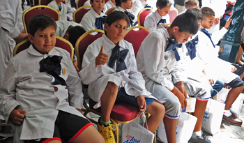 Niños ganadores del concurso “Un día en la vida de José Artigas”