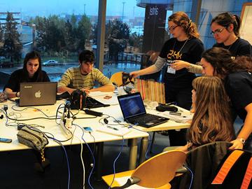 Jóvenes participantes del concurso "24 horas de innovación"