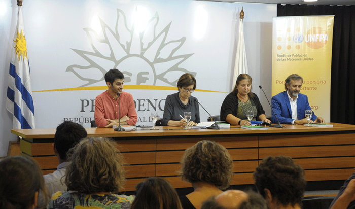 Autoridades en presentación de resultados de ENAJ 2018