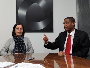 Subdirectora de la ONSC, Elena Tejera, y secretario general del CLAD, Gregorio Montero