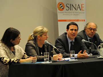 Autoridades en conferencia