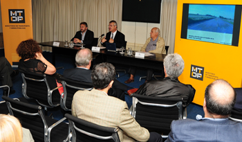 Gobierno y privados presentan propuesta para rehabilitar tramos de rutas