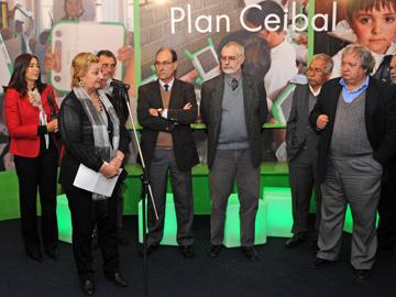 Autoridades en inauguración del pabellón del Ministerio de Turismo en Expo Prado
