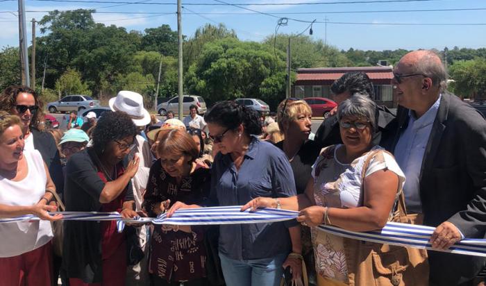 Autoridades y vecinos inauguran policlínica