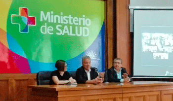 El ministro interino de Salud Pública, Jorge Quian, explica la capacitación para luchar contra el dengue