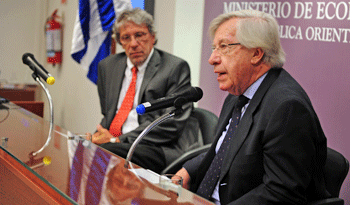 Ministro de Economía y Finanzas, Danilo Astori, y el representante del BID en Uruguay, Juan José Taccone
