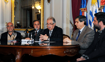 Ministro Jorge Menéndez en conferencia de prensa