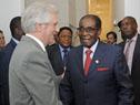 Presidente Tabaré Vázquez se reunió con su par de Zimbabue, Robert Mugabe