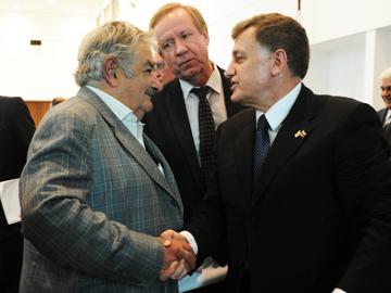 Mujica con vicepresidente de la Asamblea General de San Petersburgo Vyacheslav Makarov