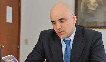 Director de Industrias, Sebastián Torres