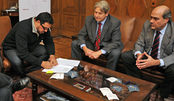 Presidente de la Cámara de Representantes, Alejandro Sánchez, con diputados promotores del proyecto