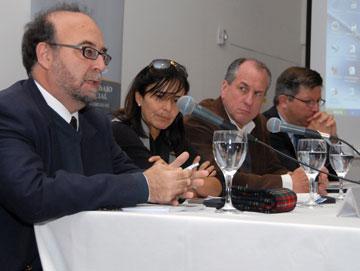 personas en mesa
