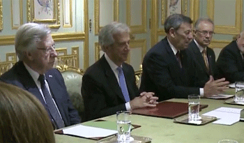 Conferencia de prensa de las autoridades uruguayas durante la gira oficial por Francia.