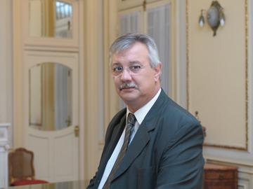 Ministro de Transporte y Obras Públicas, Enrique Pintado