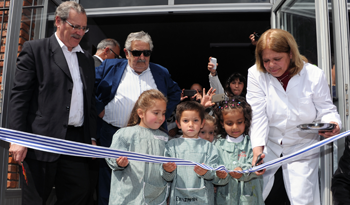 Presidente José Mujica y ministro Ehrlich presidieron la inauguración de la escuela N.° 382