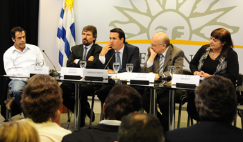 Autoridades en conmemoración del Día Mundial de las Telecomunicaciones y de la Sociedad de la Información