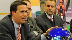 Prosecretario Diego Cánepa en la presentación de la campaña publicitaria “Casco, causa común”