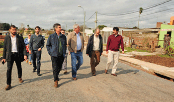 Director de OPP, Álvaro García, recorre barrios de Mercedes