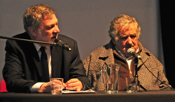El ministro de Industria, Energía y Minería, Roberto Kreimerman, habla en última jornada del foro