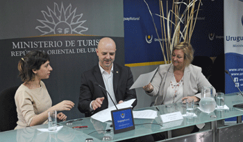 Ministra Liliam Kechichian y director de Uruguay XXI, Antonio Carámbula suscriben convenios con empresas