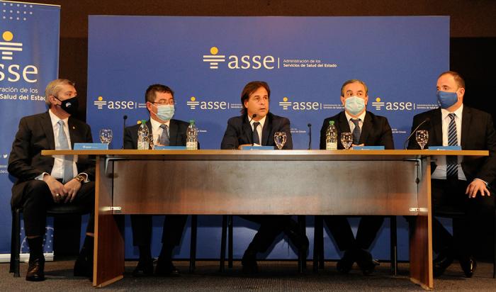 Presidente Lacalle Pou y autoridades en lanzamiento del Plan Nacional de Salud Bucal