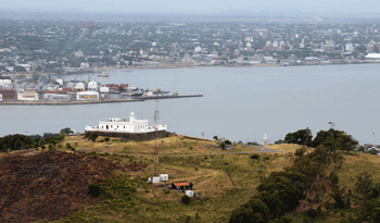 Avanza terminal pesquera al lado de refineria de Ancap en Bahía de Montevideo