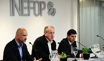 Ministro Ernesto Murro expone sobre beneficios de ley de estímulo al empleo Ministro Ernesto Murro expone sobre beneficios de ley de estímulo al empleo
