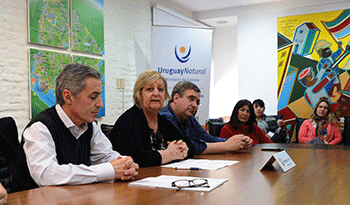 Martín Dibarboure, Liliam Kechichian y autoridades, en presentación de la convocatoria