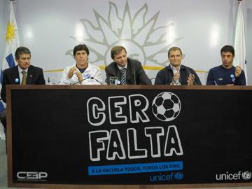 Mesa con autoridades del fútbol