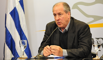 Ministro de Trabajo y Seguridad Social, Ernesto Murro, en conferencia de prensa luego del Consejo de Ministros