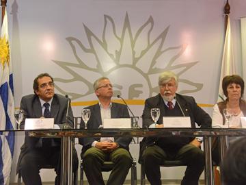 Autoridades en acto para protocolizar respuesta ante violencia de género