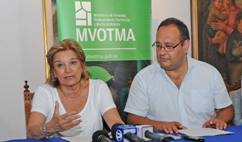 Ministra Eneida De León y el intendente Guillermo Caraballo suscriben convenio