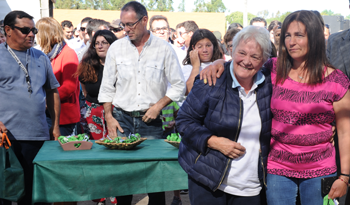 Lucía Topolansky con participantes de Mevir en localidad de 25 de Agosto, Florida