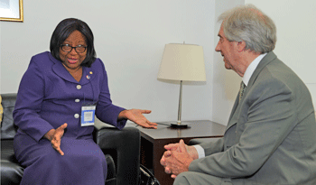 Carissa Etienne y Tabaré Vázquez