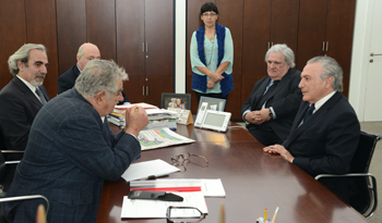 Presidente Mujica con vicepresidente de Brasil, Michel Temer, en Torre Ejecutiva
