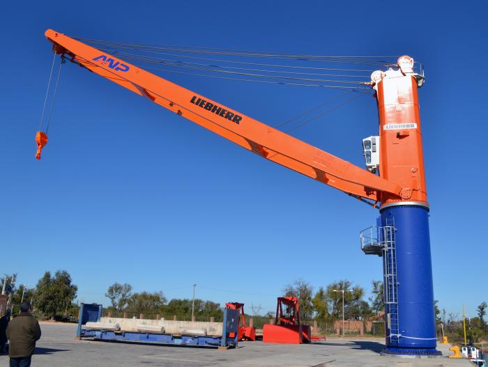 Nueva grúa en el Puerto de Paysandú