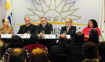 Autoridades en conferencia sobre trabajo doméstico