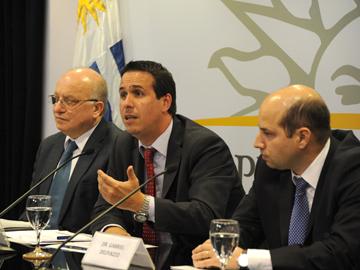 Autoridades en el lanzamiento del Premio a la Transparencia 2013